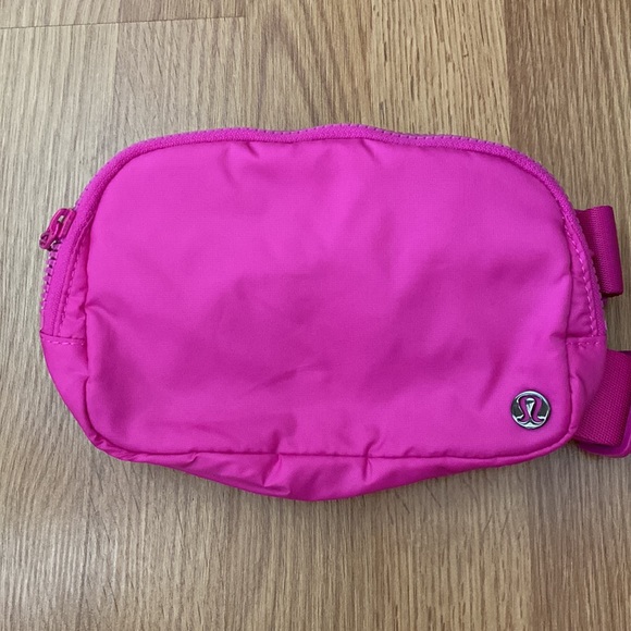 lululemon athletica Handbags - ❤️ Lululemon Pink Everywhere Belt Bag Original Strap